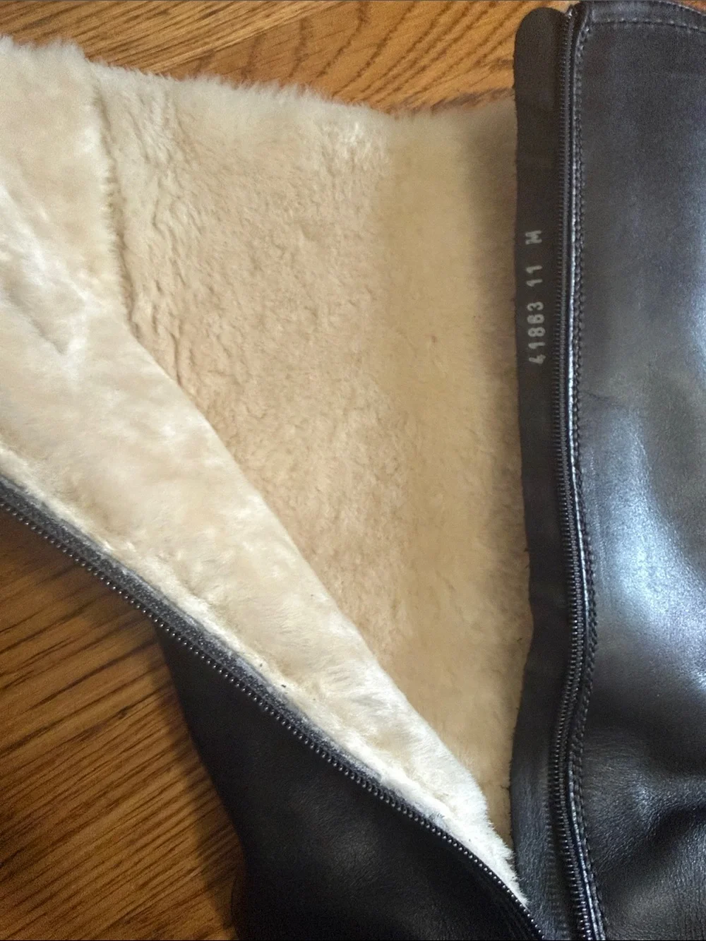 La CANADIENNE Black Leather Winter Boots with Shearling Lining New No box